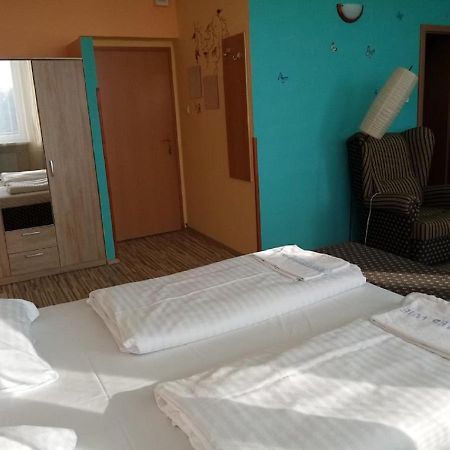 Hotel Hubert Nove Zamky Luaran gambar