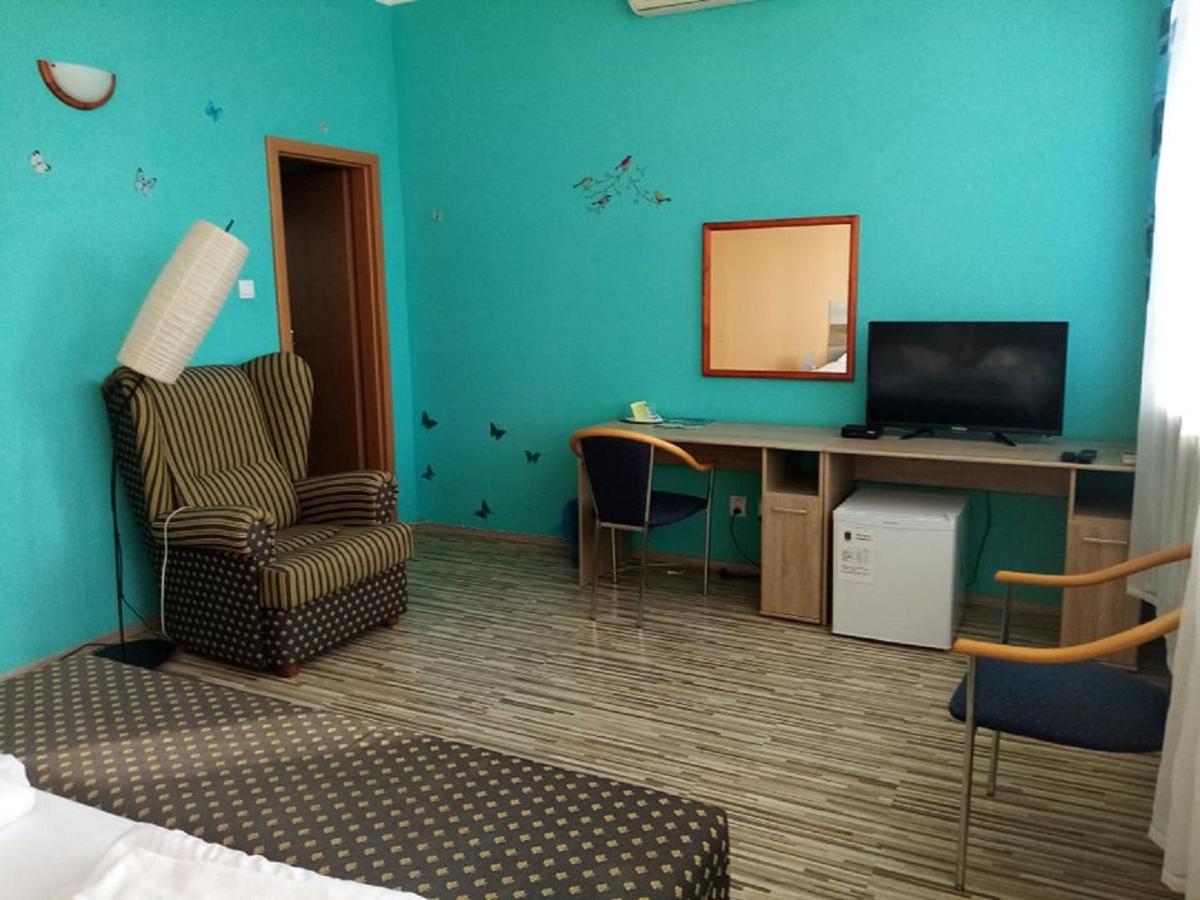 Hotel Hubert Nove Zamky Luaran gambar