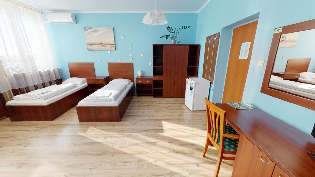 Hotel Hubert Nove Zamky Luaran gambar