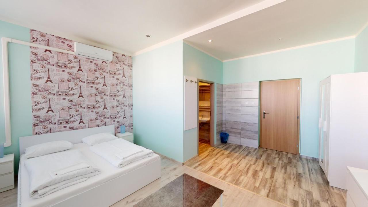 Hotel Hubert Nove Zamky Luaran gambar