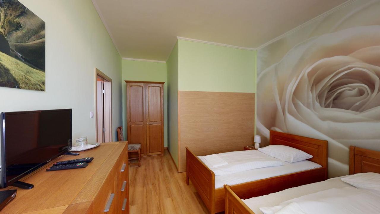 Hotel Hubert Nove Zamky Luaran gambar