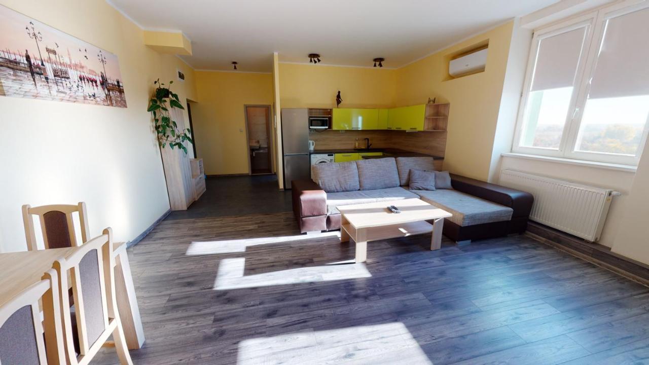 Hotel Hubert Nove Zamky Luaran gambar