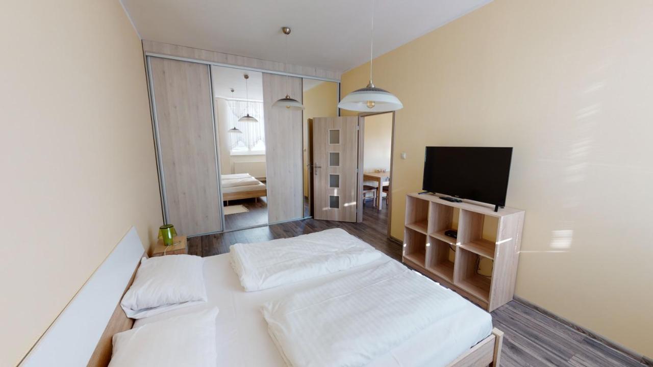 Hotel Hubert Nove Zamky Luaran gambar