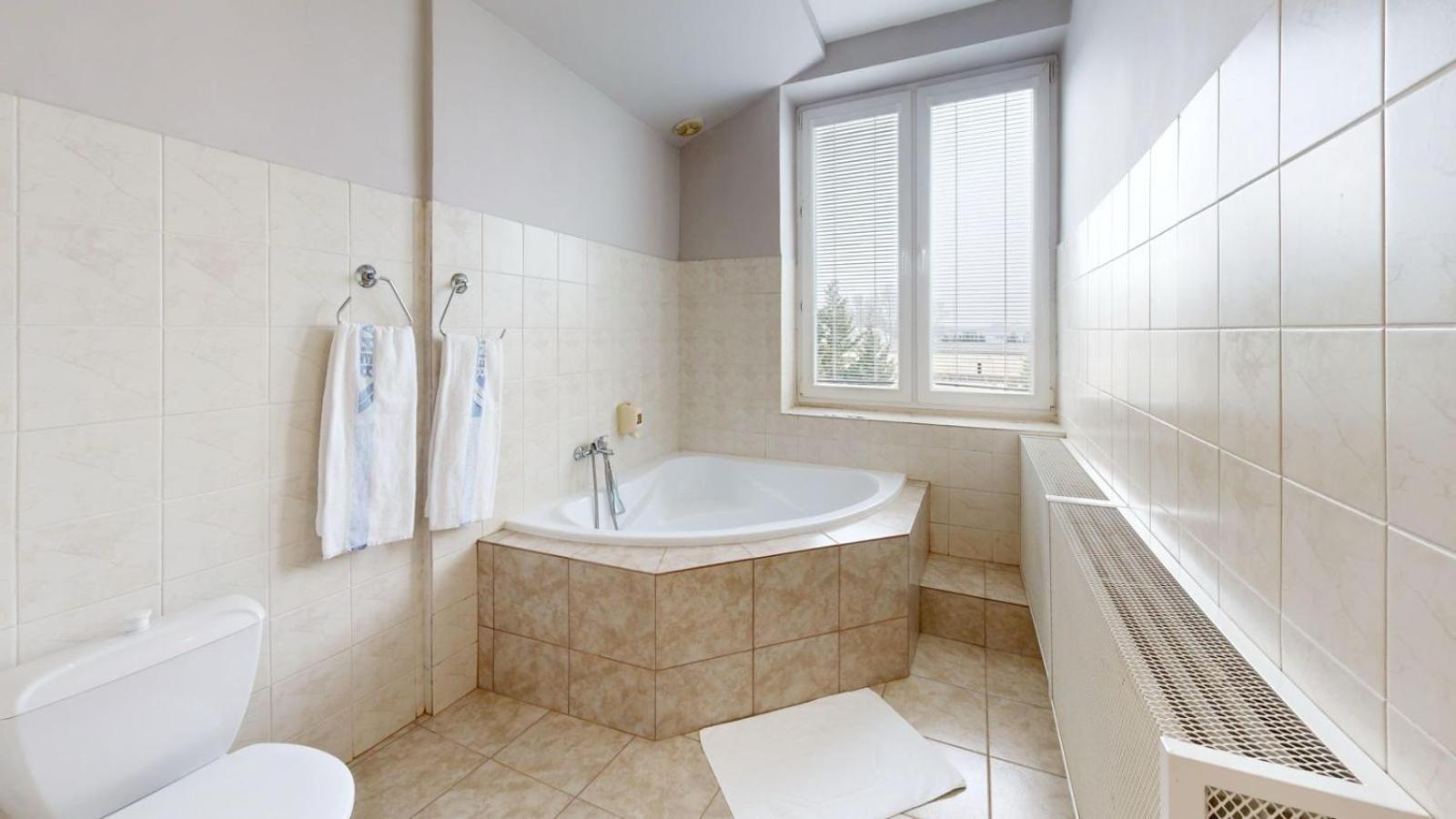 Hotel Hubert Nove Zamky Luaran gambar