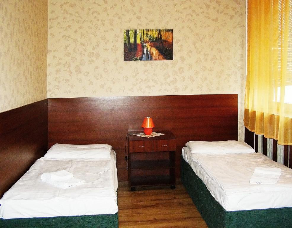 Hotel Hubert Nove Zamky Luaran gambar