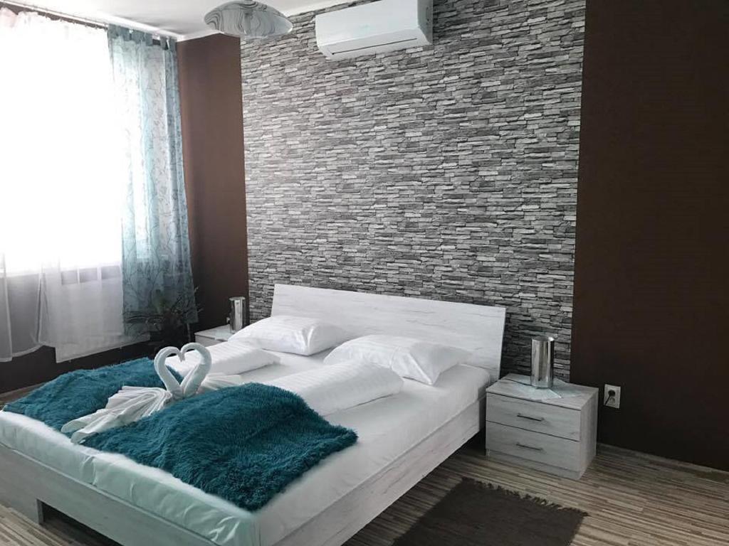Hotel Hubert Nove Zamky Luaran gambar