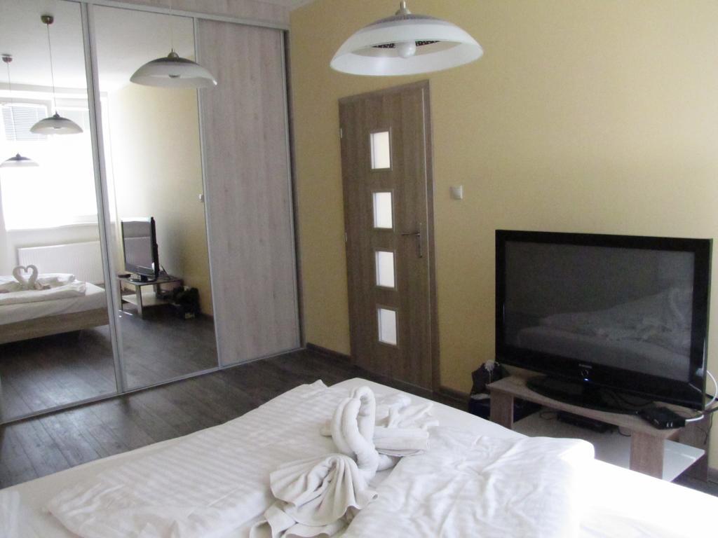 Hotel Hubert Nove Zamky Luaran gambar