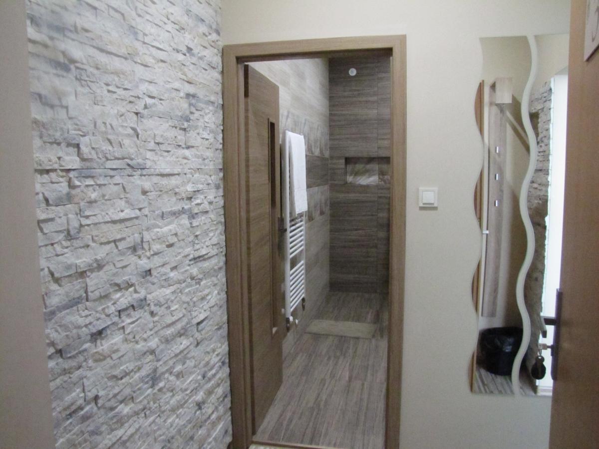 Hotel Hubert Nove Zamky Luaran gambar