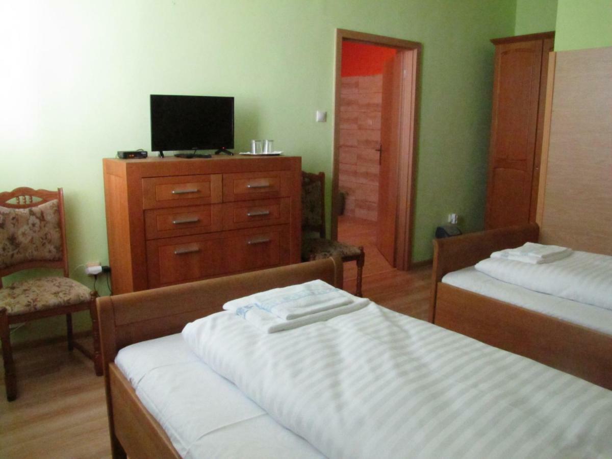 Hotel Hubert Nove Zamky Luaran gambar